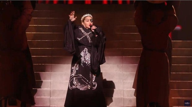 Madonna, así ha sido su desafortunada actuación en Eurovisión con gallo incluido