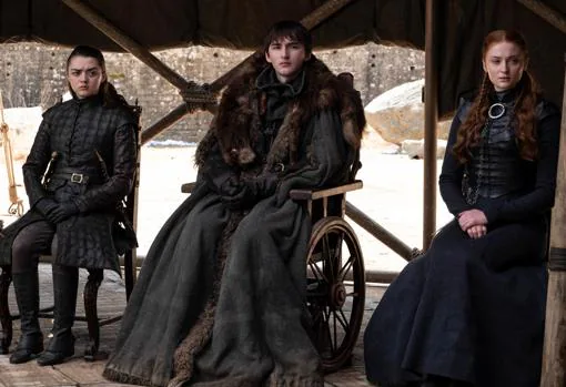 Bran Stark, junto a sus hermanas