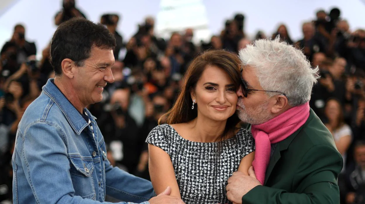Antonio Banderas, Penélope Cruz y Pedro Almodóvar, en la presentación de Dolor y gloria en Cannes