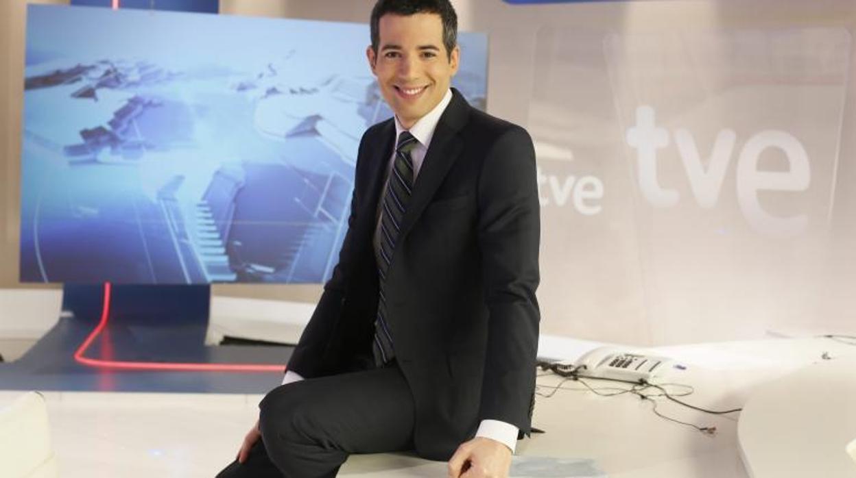 Oriol Nolis, durante su primera etapa de presentador en TVE, en 2013