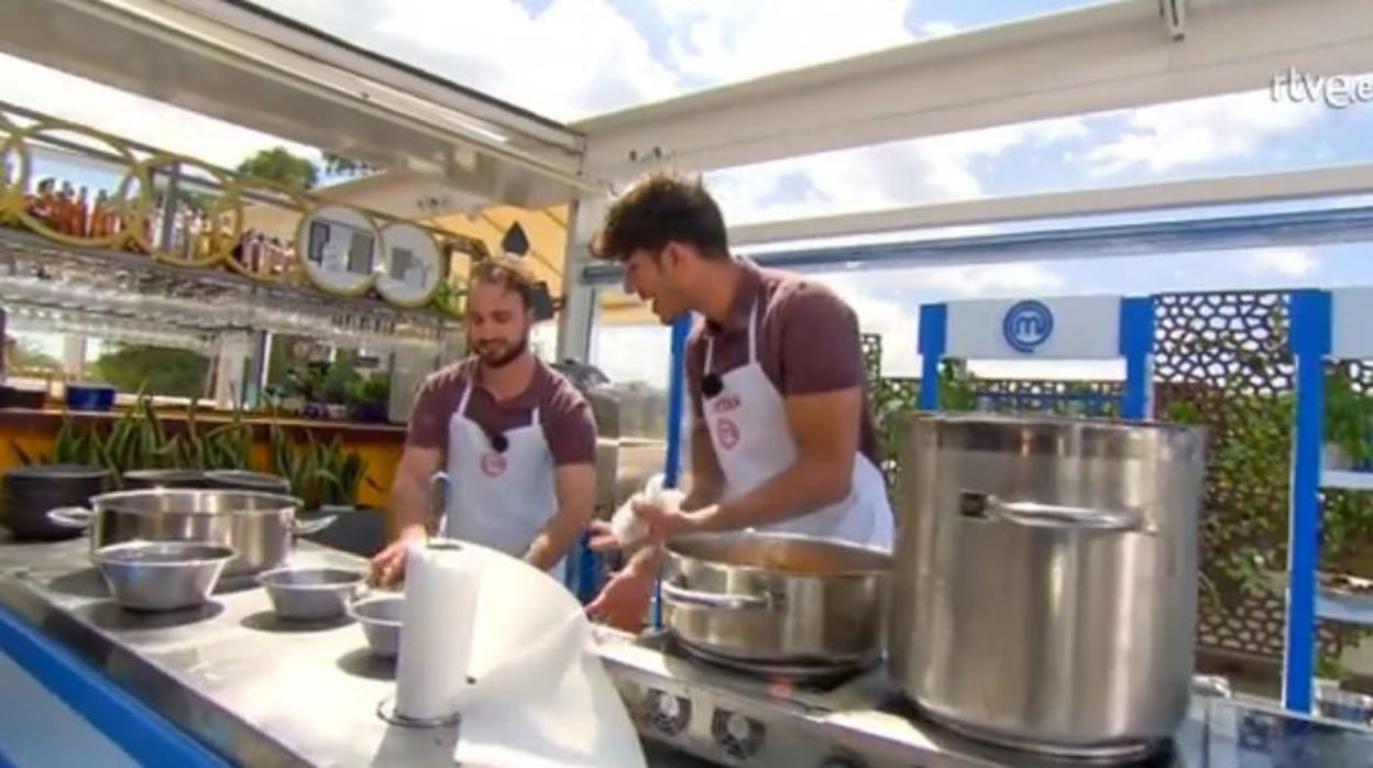 Valentín y Aléix discuten durante la prueba