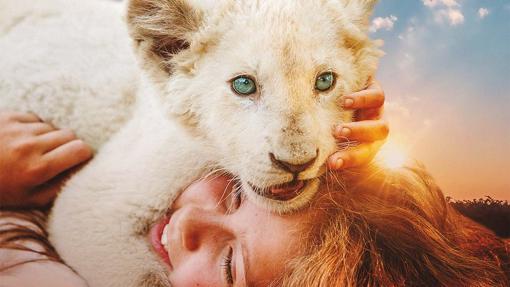Escena de Mia y el león blanco
