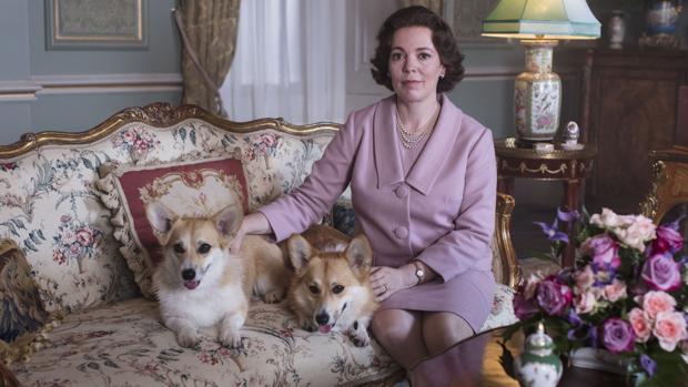 «The Crown»: ¿se parece Olivia Colman a Isabel II?