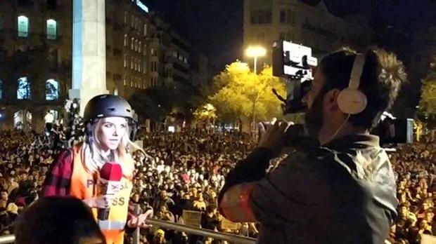 Una reportera de «Todo es mentira», agredida durante las protestas en Barcelona