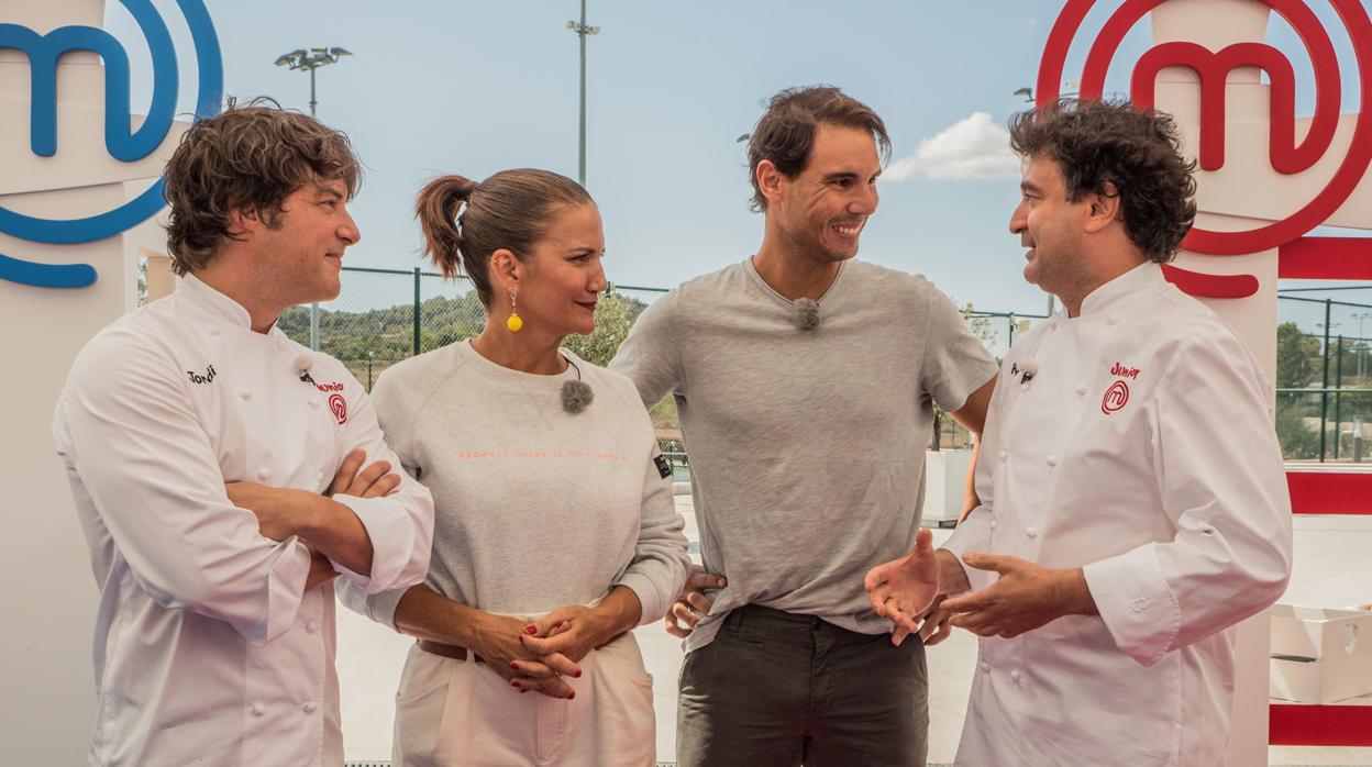 Jordi, Samanta y Pepe, con Rafa Nadal