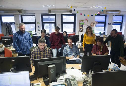 «Aquí la Tierra»: Así se hace el magacín que mira al cielo y vuelve al pueblo