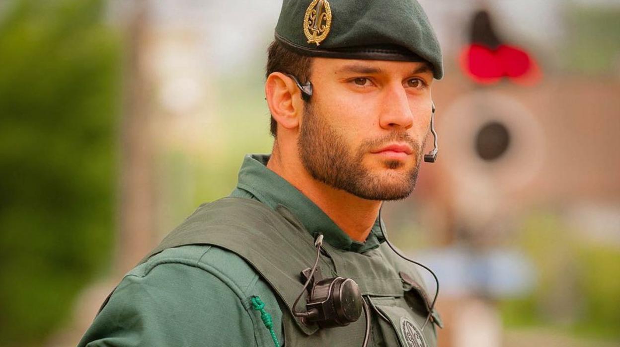 Jorge Pérez , el «guapo oficial» de la Guardia Civil