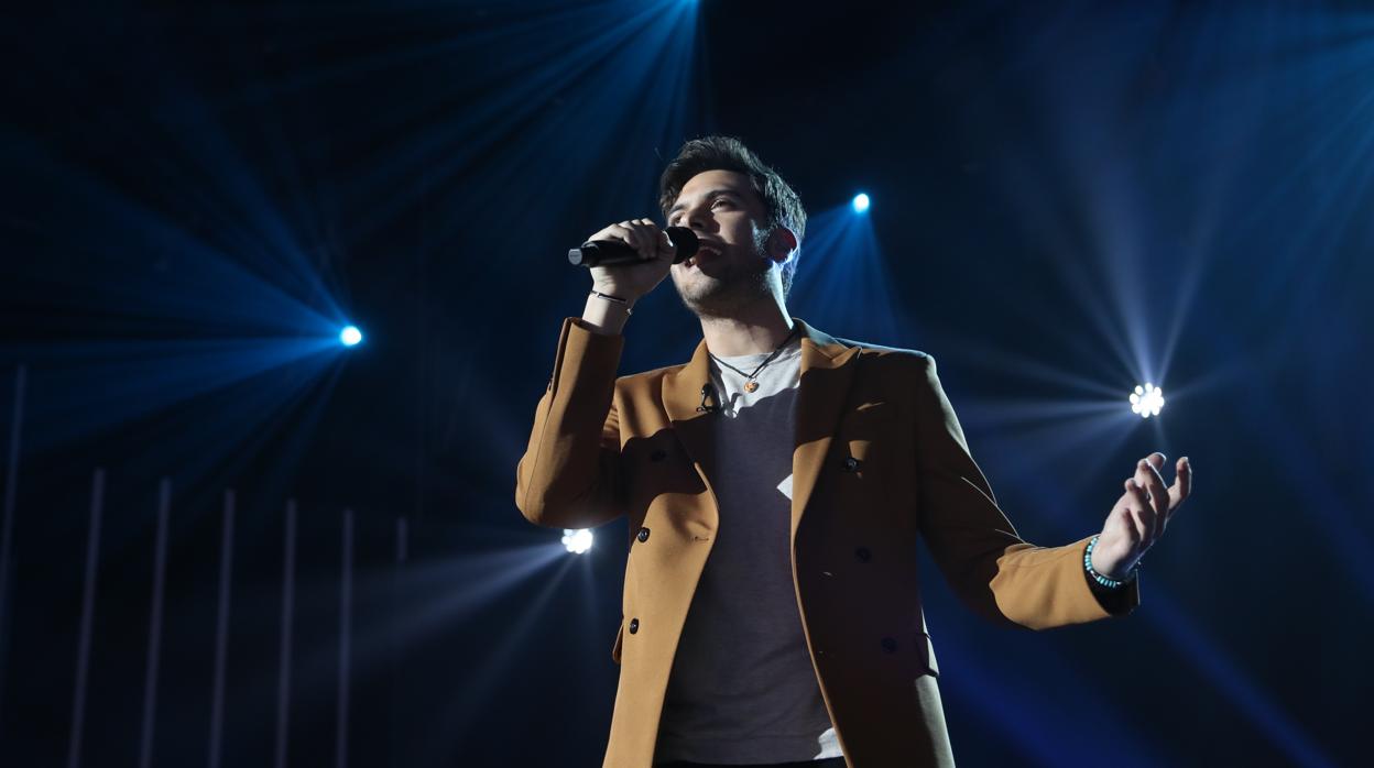 Javy canta su tema «Qué sabrá Neruda»