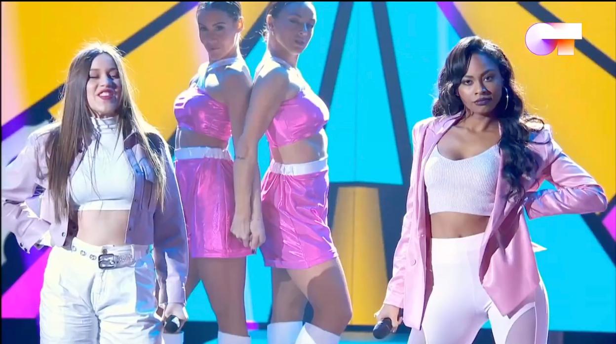 Eva y Nia, durante su actuación en la séptima gala