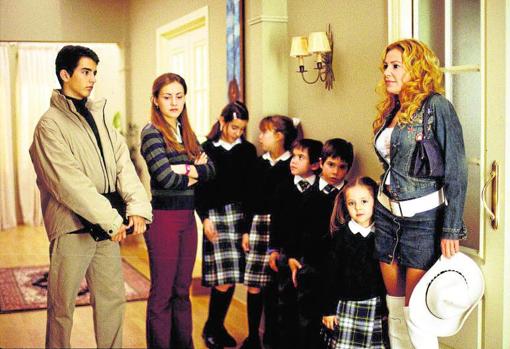 Ana Obregón (dcha.) en «Ana y los siete»