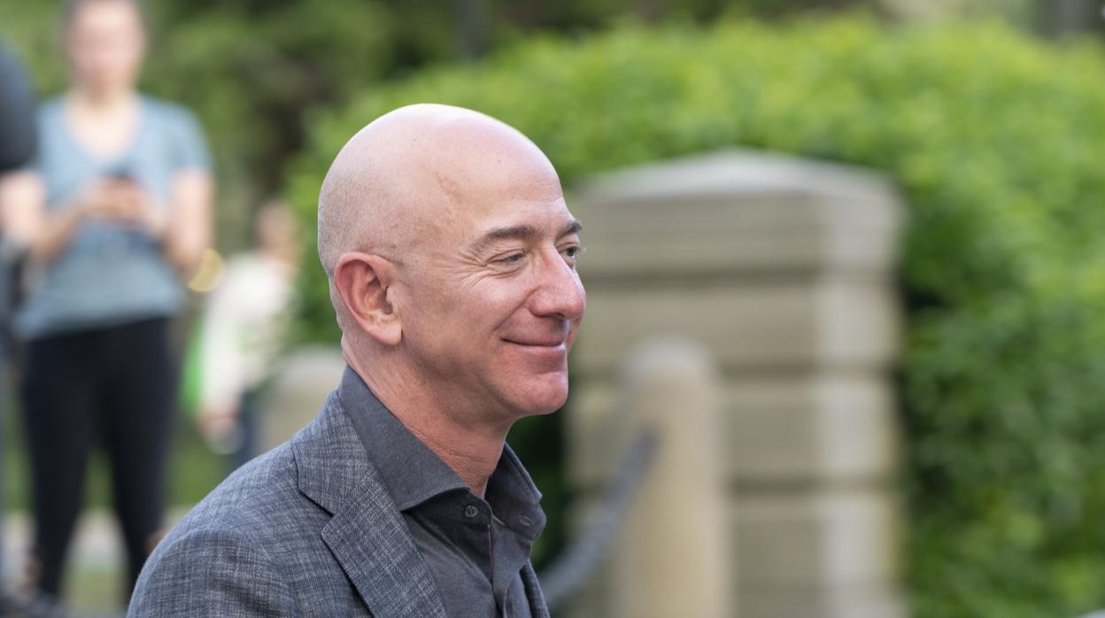 Jeff Bezos, dueño de Amazon, parece interesado en invertir en la industria del entretenimiento