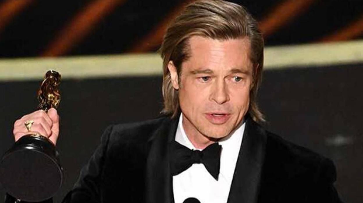 Brad Pitt recoge el Oscar por «Érase una vez en Hollywood», de Quentin Tarantino