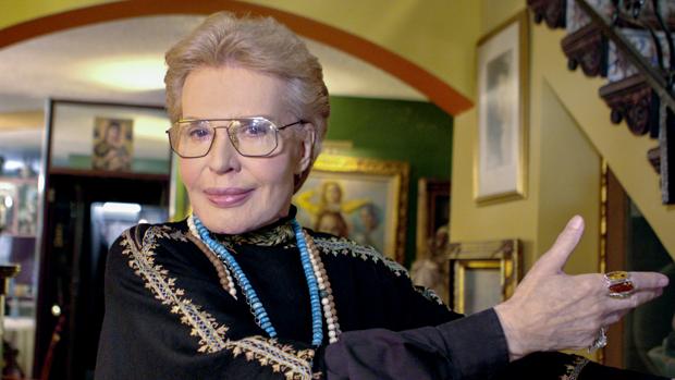 La leyenda de Walter Mercado, el extravagante astrólogo al que copió Rappel