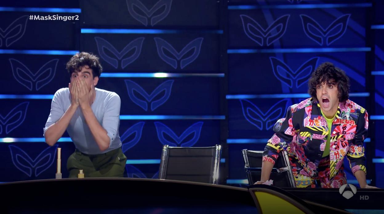 Los Javis, pasmados al descubrir a Pepe Navarro bajo la máscara de Pulpo