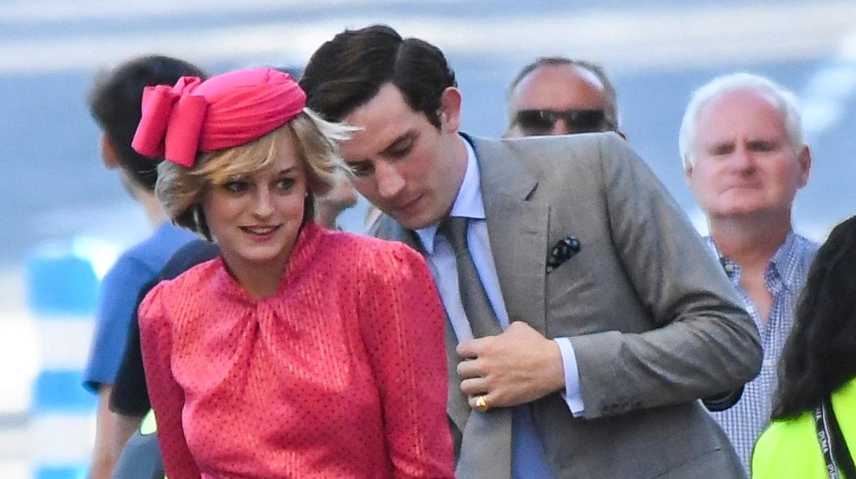 Carlos y Diana son interpretados por Emma Corrin y Josh O’Connor