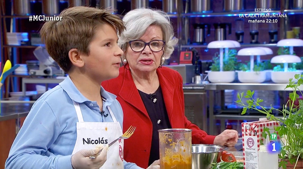 Nicolás y Apolonia, cocinando un rape que quedó estupendo