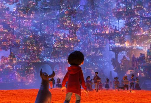 Una de las películas de Pixar técnicamente más complejas hasta ahora ha sido «Coco». Iluminar las miles de luces de la ciudad de los muertos fue una tarea complicadísima, según nos explicó Fran, un español que trabaja como Senior Software Engineer en las oficinas de Pixar en Seattle (Estados Unidos)