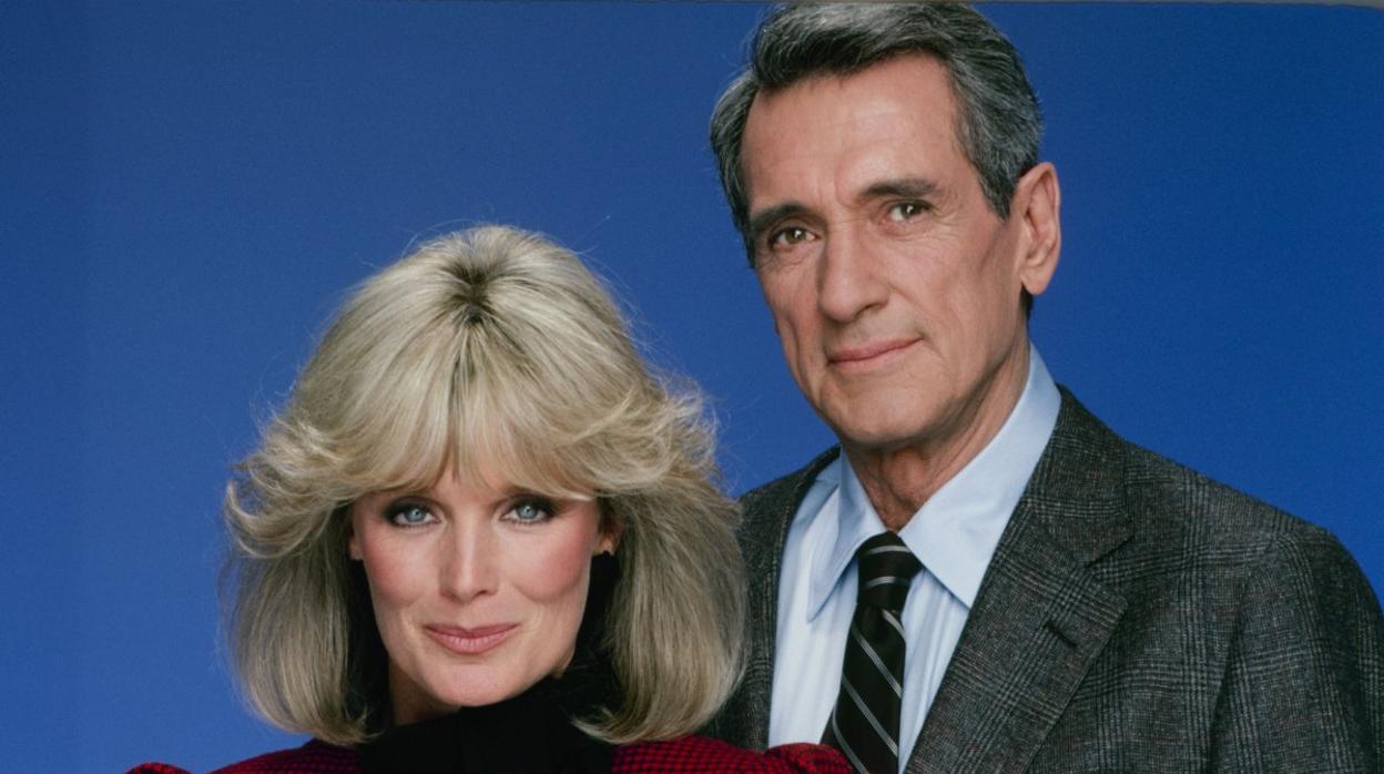 Linda Evans y Rock Hudson, en una imagen promocional de «Dinastía»