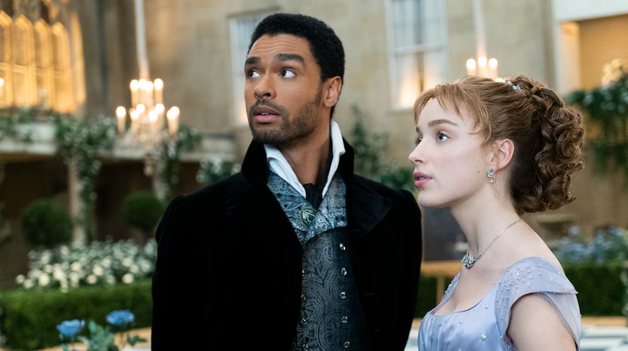 Regé-Jean Page y Phoebe Dynevor, protagonistas de «Los Bridgerton»