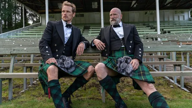 Faldas, whisky y experiencias al borde de la muerte: la aventura escocesa de Sam Heughan en 'Men in Kilts'
