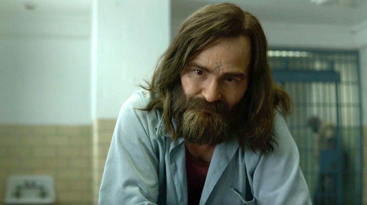 Damon Herriman es Charles Manson en 'Mindhunter'