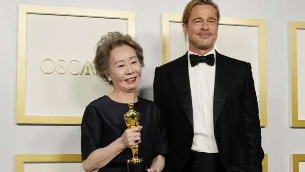 El flirteo de Youn Yuh-jung con Brad Pitt tras ganar el Oscar por 'Minari'
