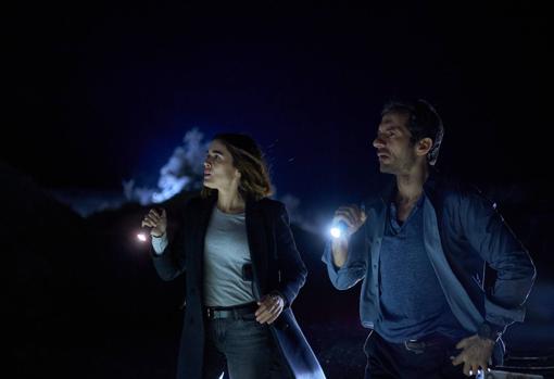 Adriana Ugarte y Javier Albalá, en 'Parot', coproducción de RTVE, ViacomCBS y Onza que Amazon estrena este viernes 28 de mayo