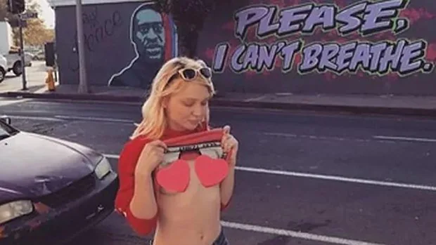 Hallan muerta a la actriz porno Dakota Skye poco después de hacer un topless frente al mural de George Floyd