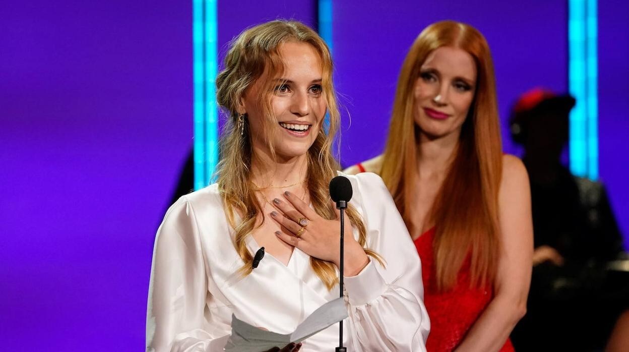 Flora Ofelia Hofman Lindahl y Jessica Chastain, ganadoras de la Concha de  Plata