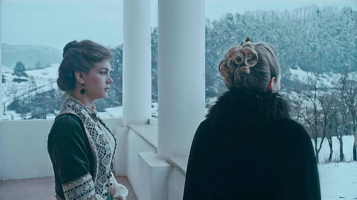 Marina Palii y Diana Sakalauskaite en 'Malmkrog', nuevo largometraje de Cristi Puiu