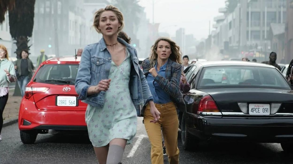Zyra Gorecki y Natalie Zea son madre e hija en la serie 'La Brea', cuya primera temporada de diez episodios se estrena de golpe este martes 12 de abril en HBO Max España