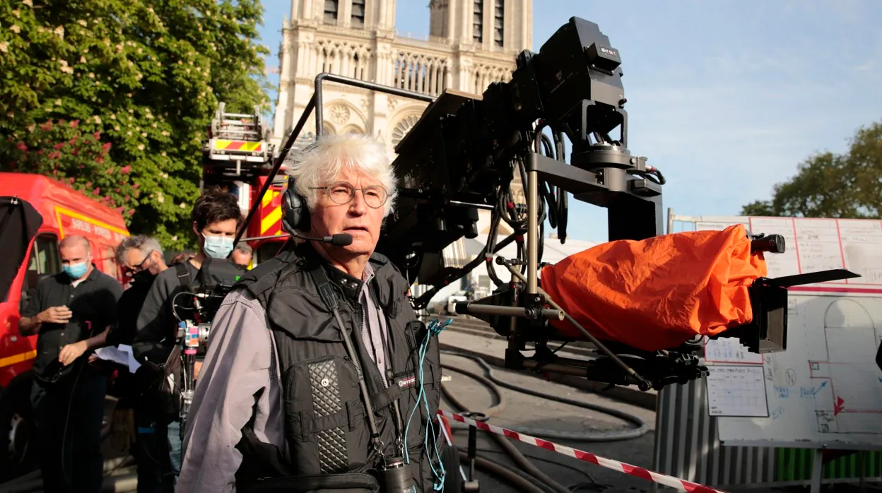 Jean-Jacques Annaud, en el rodaje de 'Arde Notre Dame'