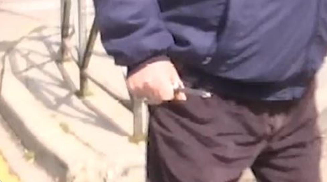 Un hombre amenaza con una navaja a un reportero de 'Madrid Directo'