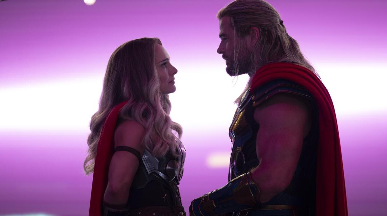 Natalie Portman y Chris Hemsworth en 'Thor: Love and Thunder'