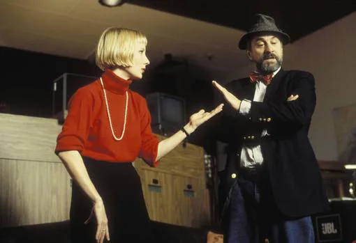 Anne Heche y Robert De Niro, en 'La cortina de humo'