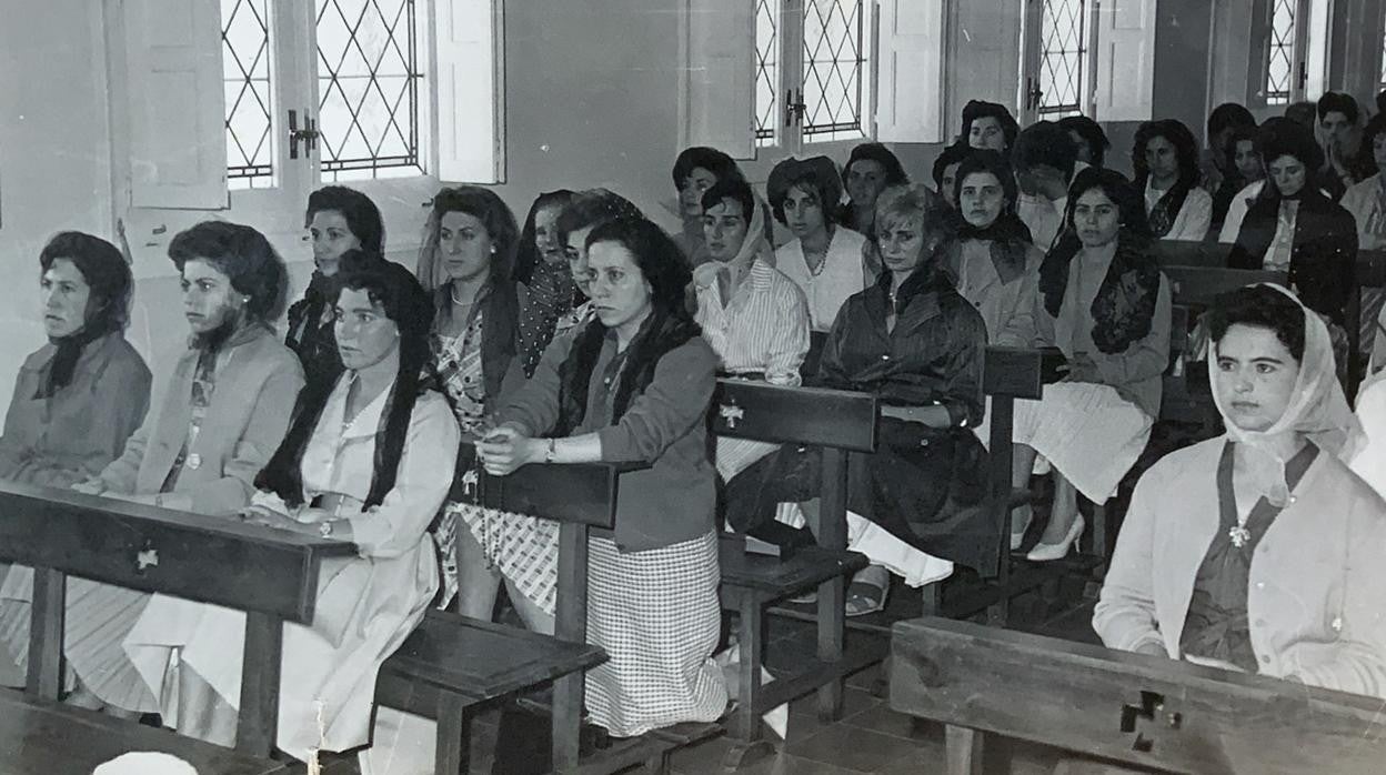 Las Martas en un convento antes del viaje a Australia