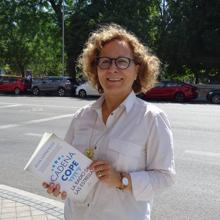 Elsa González con su libro ‘La radio de las estrellas’
