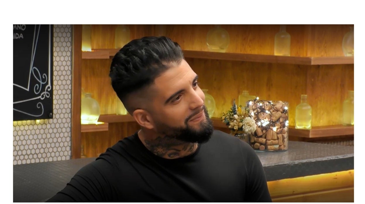 Juanma en el restaurante de 'First Dates'