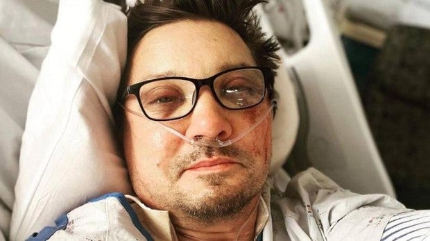 Jeremy Renner sale del hospital pero tiene «lesiones mucho peores de lo que nadie imagina»