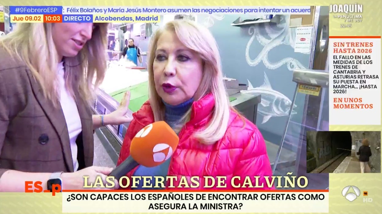 Una reportera de 'Espejo Público' charla con una ciudadana.