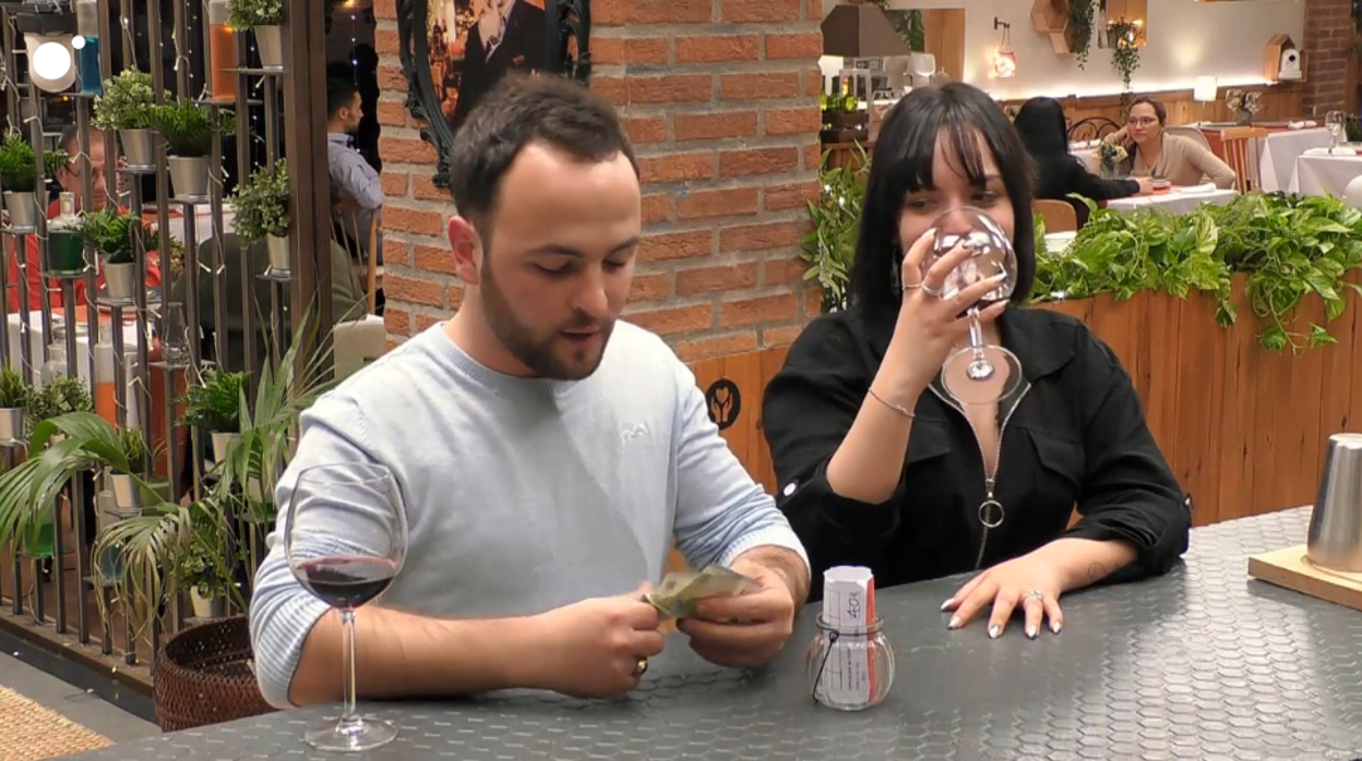 Lola e Ismael, solteros en First Dates