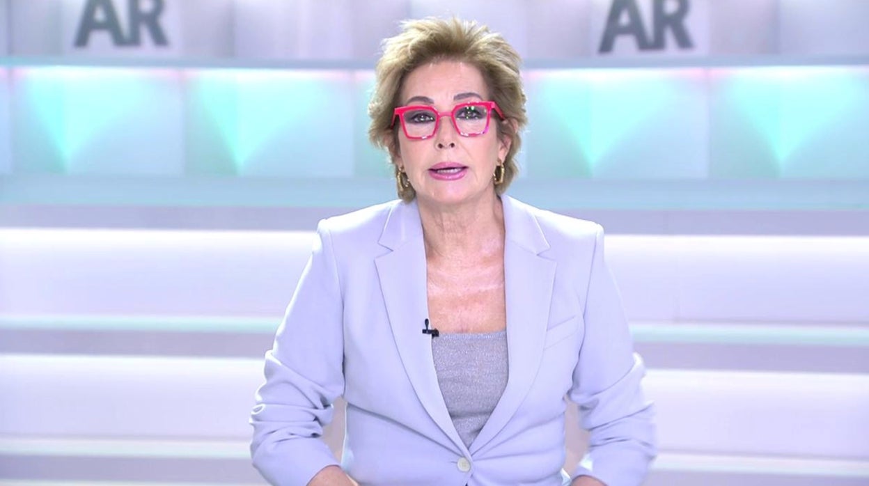 Ana Rosa Quintana, presentadora de 'El programa de Ana Rosa, durante la mesa política.