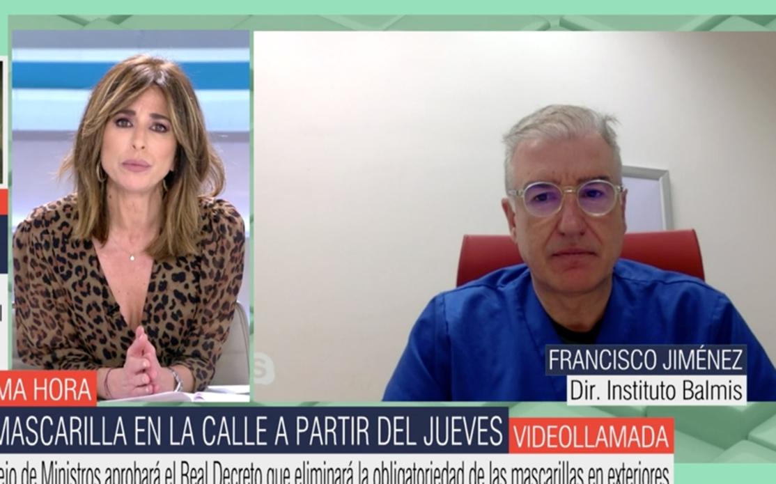 Ana Terradillos analiza con un médico la obligatoriedad de la mascarilla en la calle