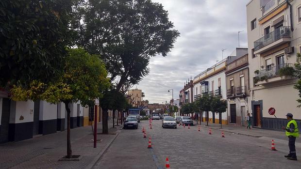 Operarios trabajando en la calle Corredera