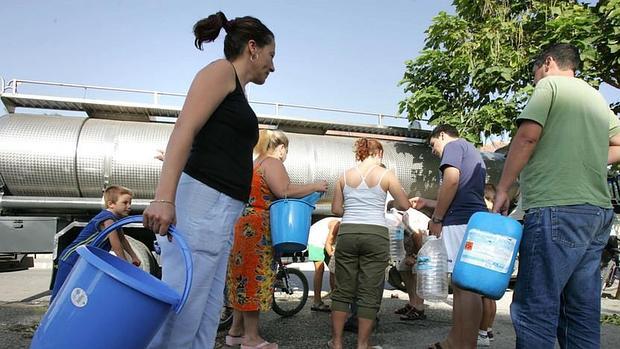 Paterna y Medina llevan cinco días  sin suministro de agua corriente