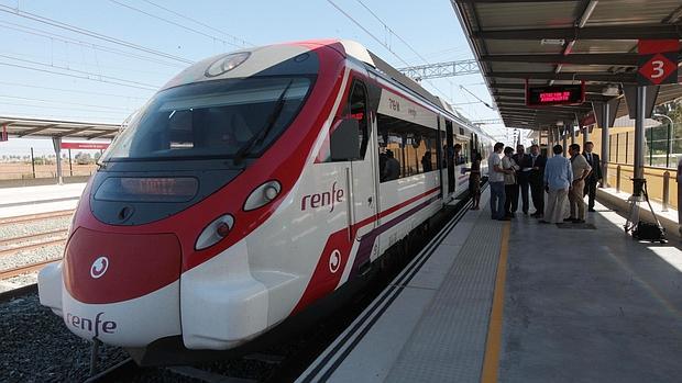 Una avería provoca retrasos en una docena de trenes que salen de Cádiz