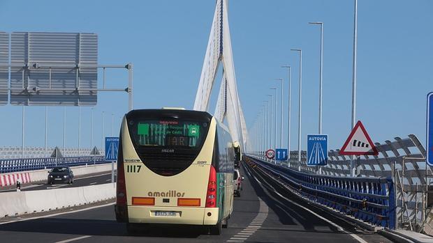 Las nuevas líneas de autobús no resuelven los problemas de la Escuela de Ingenieros