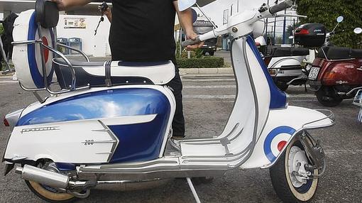 Los locos de la Vespa en Cádiz