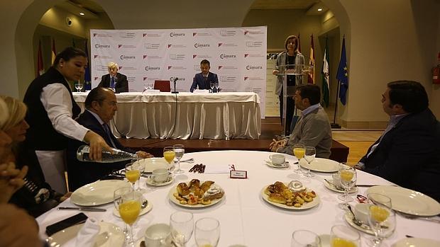 La ministra de Empleo participa en un foro de la Cámara de Comercio de Cádiz