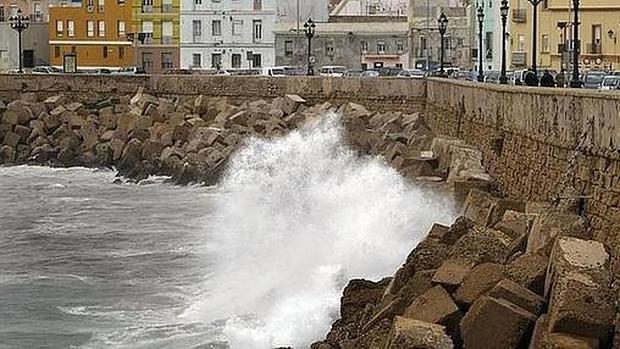 Cádiz tendrá en breve un mapa de inundaciones de sus playas